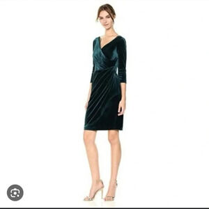 Betsy Johnson Green velour velvet style size 2 in excellent like new condition